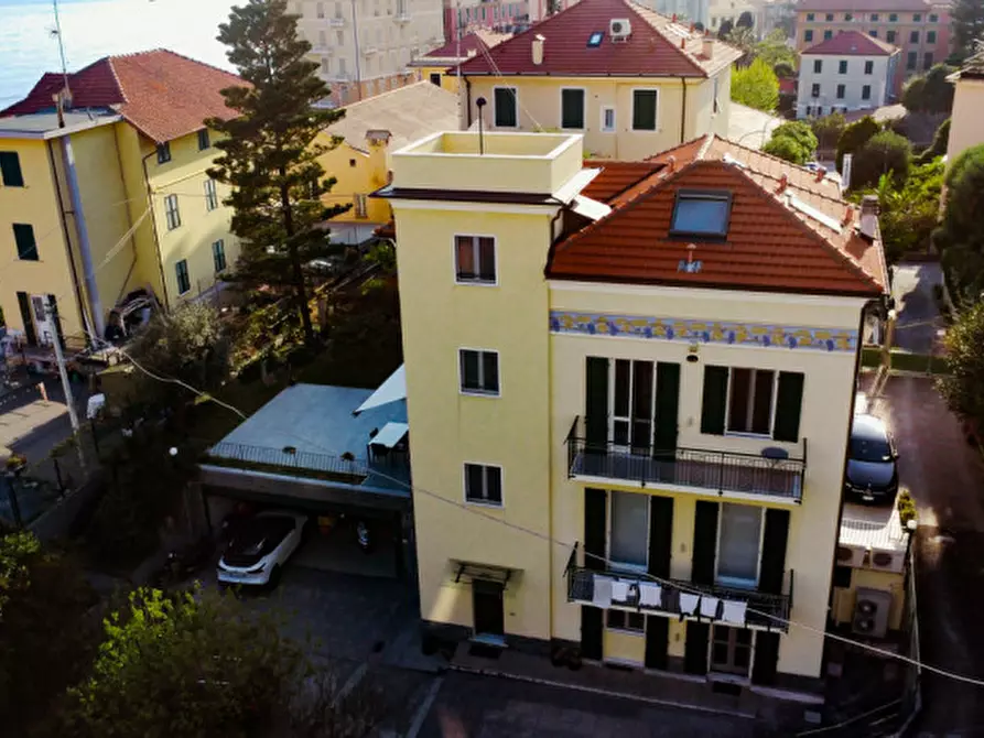 Immagine 1 di Appartamento in vendita  in via Nino Bixio a Varazze