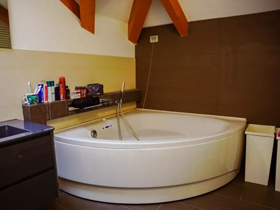 Immagine 27 di Appartamento in vendita  in via Nino Bixio a Varazze