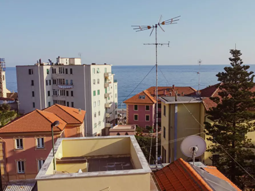 Immagine 41 di Appartamento in vendita  in via Nino Bixio a Varazze