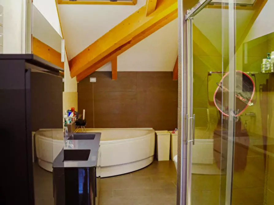 Immagine 44 di Appartamento in vendita  in via Nino Bixio a Varazze