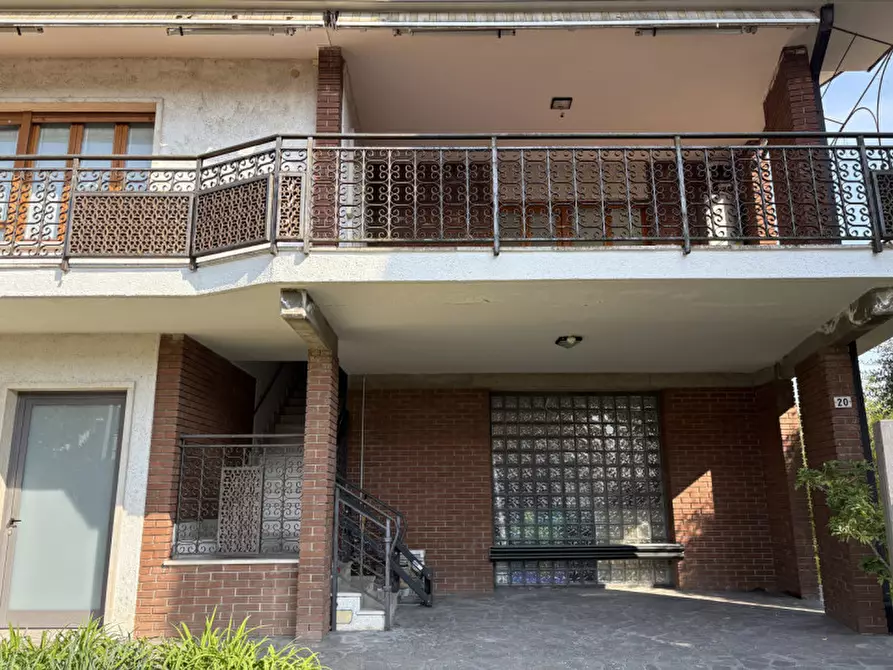 Immagine 2 di Casa bifamiliare in vendita  a Peschiera Del Garda