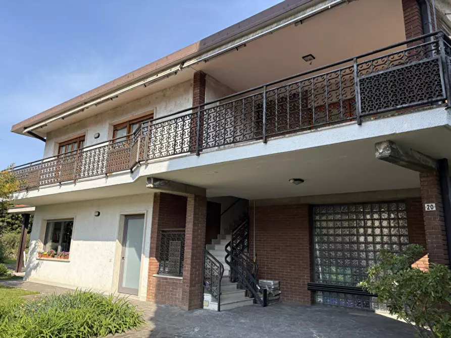 Immagine 3 di Casa bifamiliare in vendita  a Peschiera Del Garda