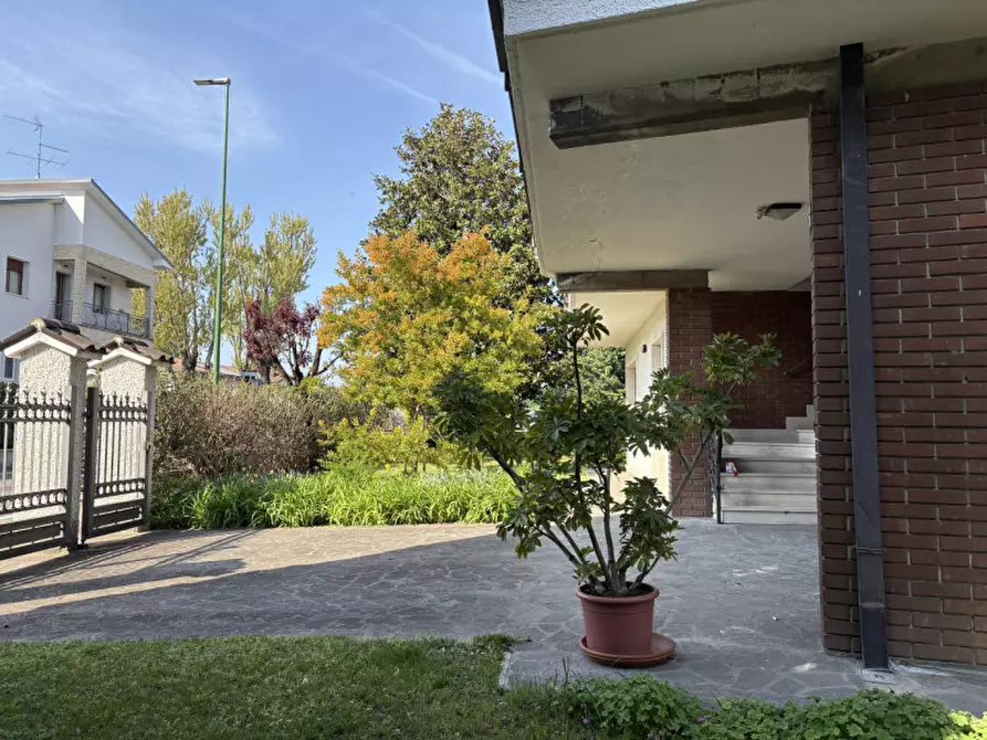 Immagine 6 di Casa bifamiliare in vendita  a Peschiera Del Garda