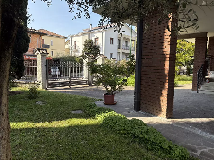 Immagine 7 di Casa bifamiliare in vendita  a Peschiera Del Garda