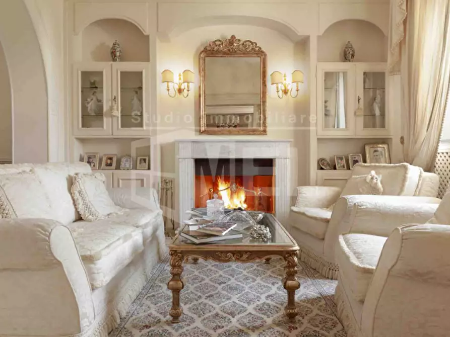 Immagine 2 di Villa in vendita  in via della gorgona a Livorno