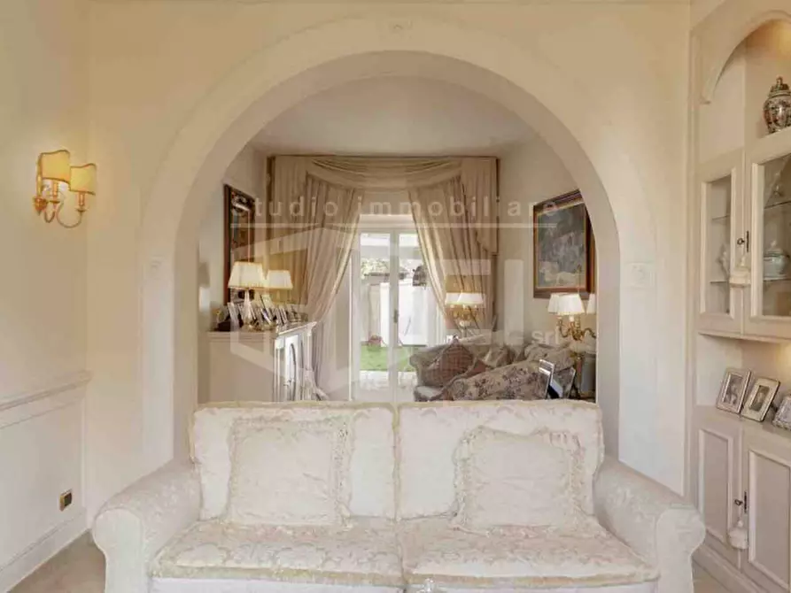 Immagine 6 di Villa in vendita  in via della gorgona a Livorno