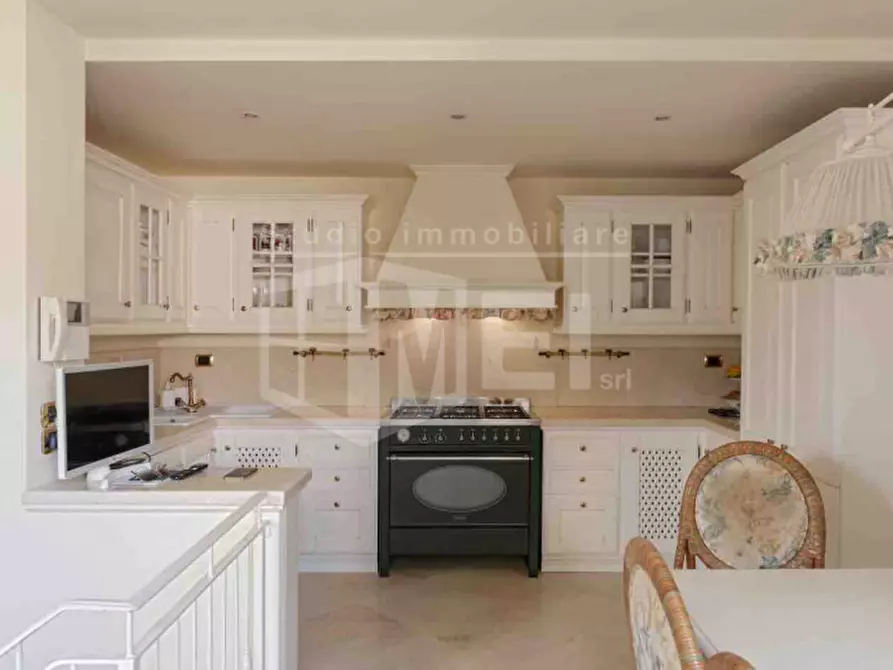 Immagine 9 di Villa in vendita  in via della gorgona a Livorno