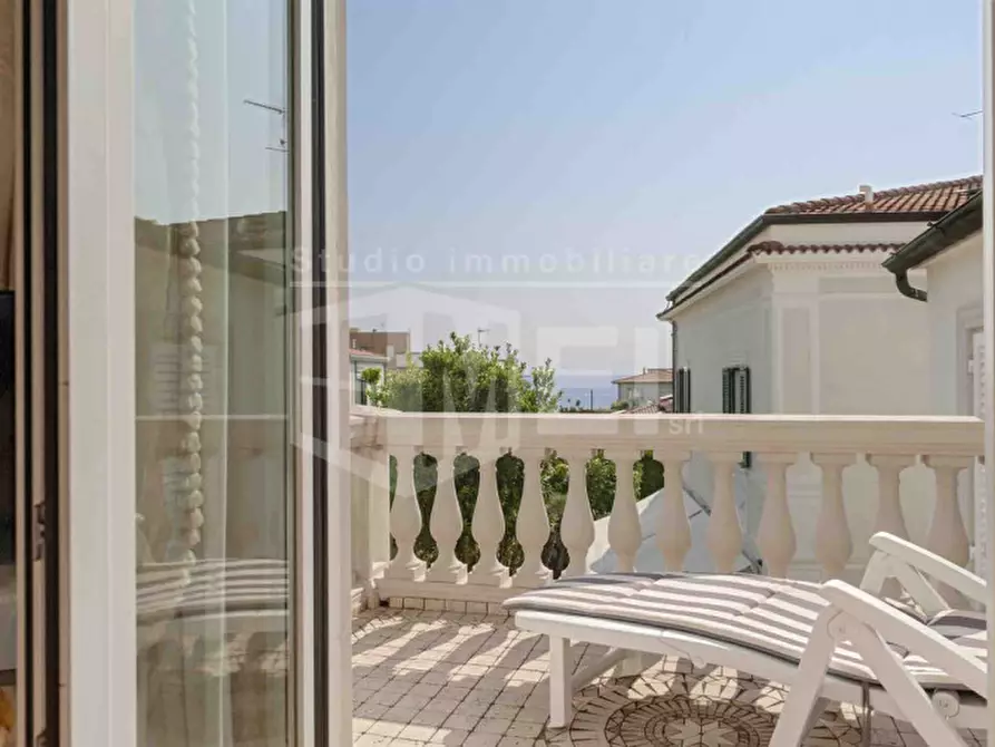 Immagine 14 di Villa in vendita  in via della gorgona a Livorno