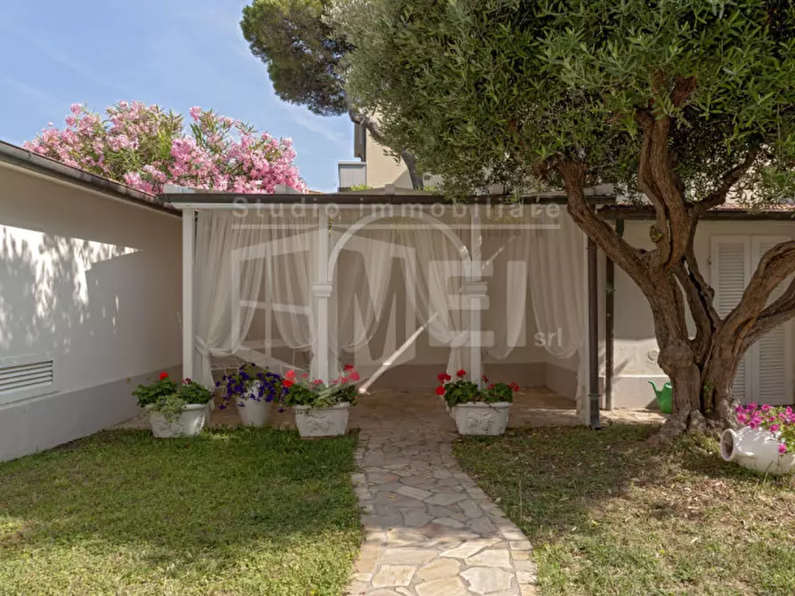 Immagine 19 di Villa in vendita  in via della gorgona a Livorno