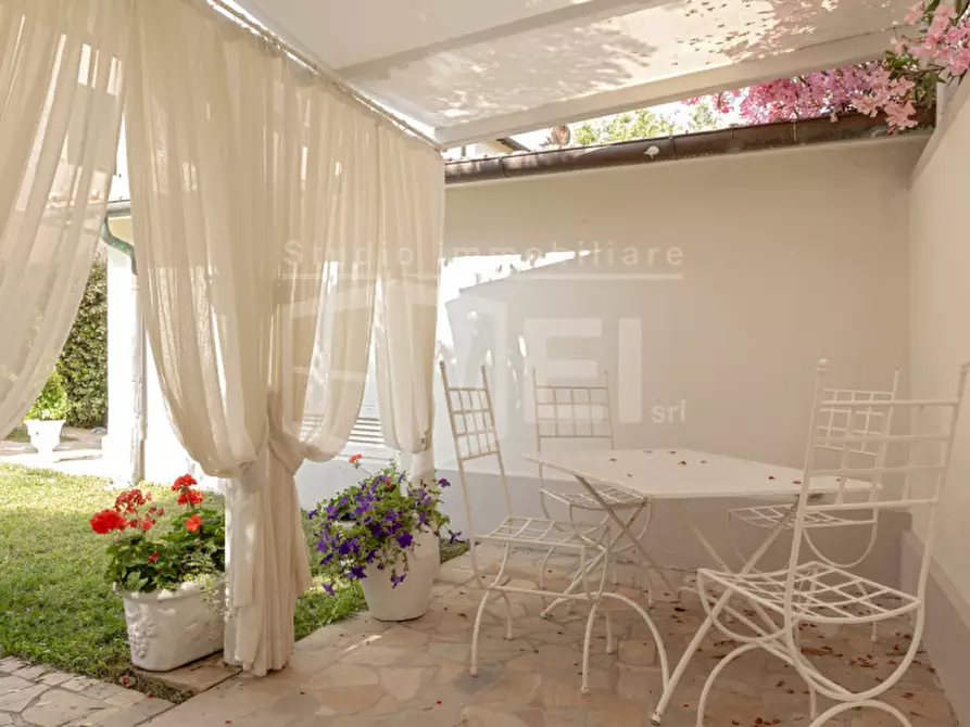 Immagine 20 di Villa in vendita  in via della gorgona a Livorno