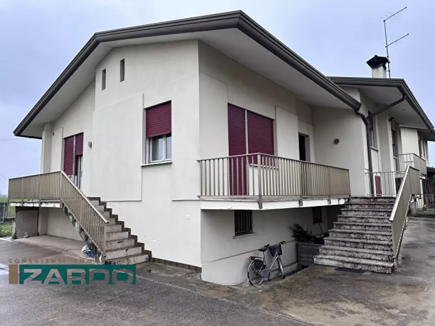 Immagine 1 di Casa indipendente in vendita  in Via Chiesa a Castelfranco Veneto