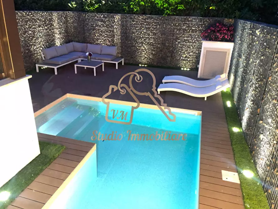 Immagine 29 di Villetta a schiera in vendita  in Via San Giuseppe da Leonessa,35 a Roma