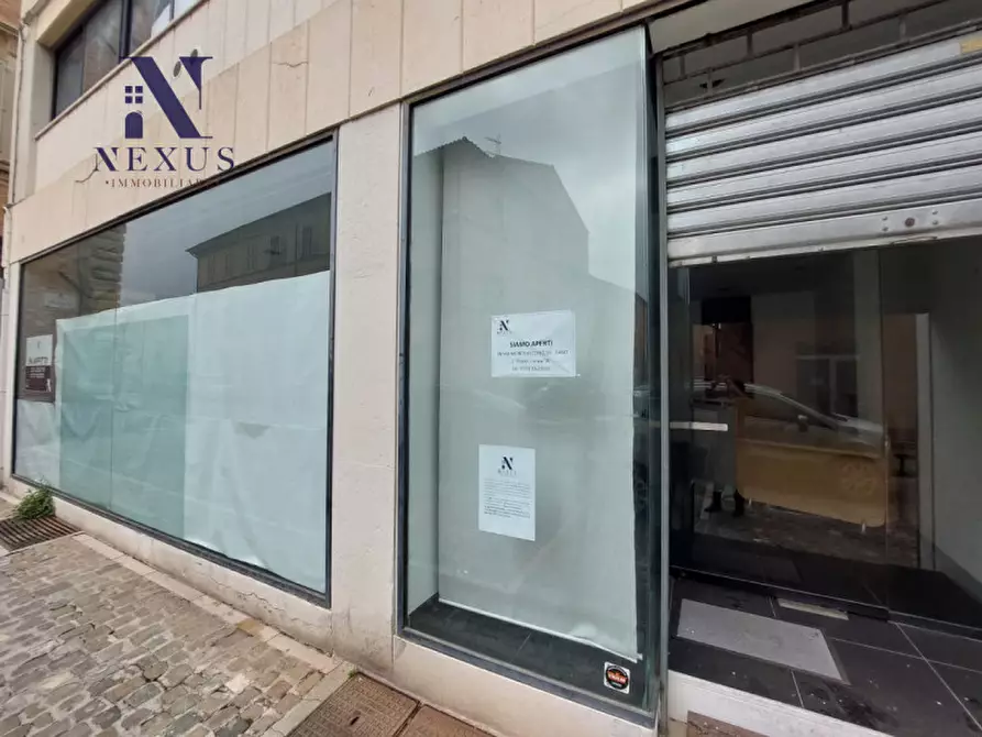 Immagine 3 di Negozio in affitto  in Via U. De' Pili 32 a Fano