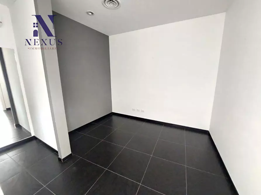 Immagine 10 di Negozio in affitto  in Via U. De' Pili 32 a Fano