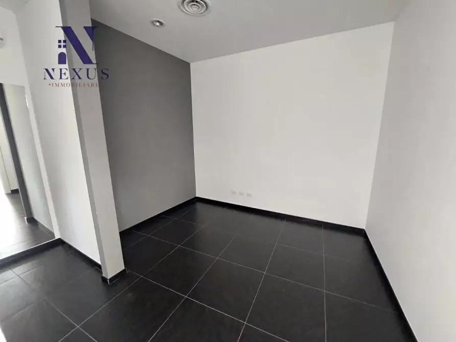 Immagine 11 di Negozio in affitto  in Via U. De' Pili 32 a Fano