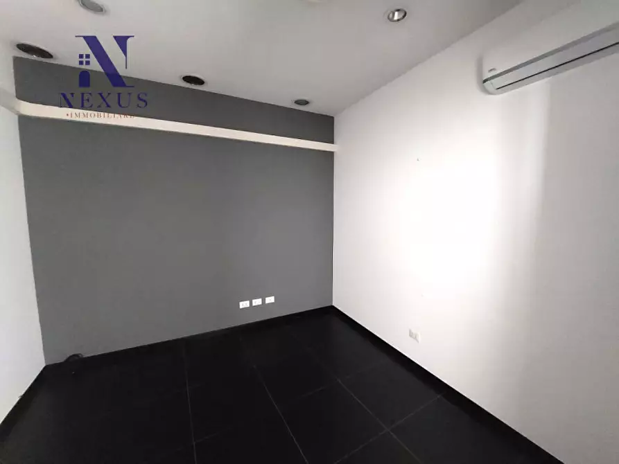 Immagine 12 di Negozio in affitto  in Via U. De' Pili 32 a Fano