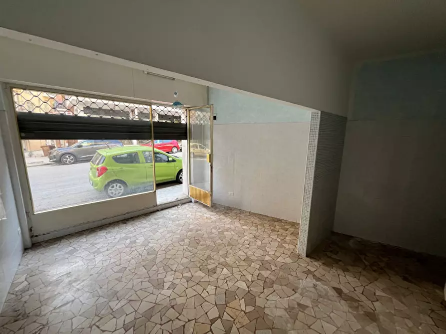 Immagine 2 di Negozio in vendita  in VIA TIZIANO 17 a Ancona