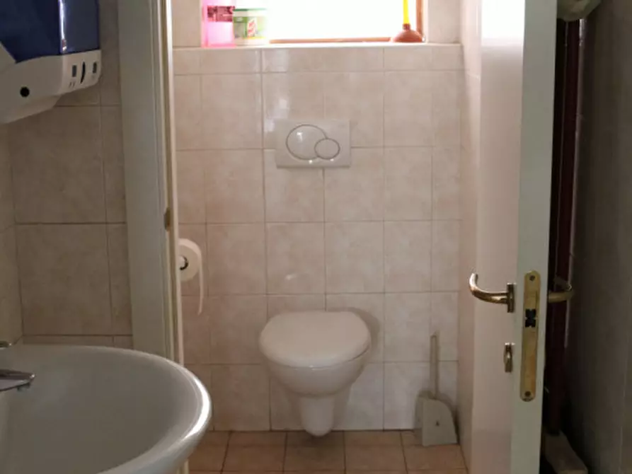 Immagine 10 di Negozio in vendita  in Via Milano - Mailandstraße a Bolzano