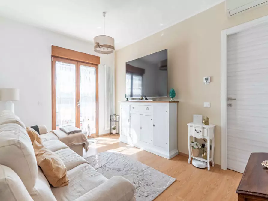 Immagine 3 di Appartamento in vendita  in Via Roma, 21 a Cesano Boscone