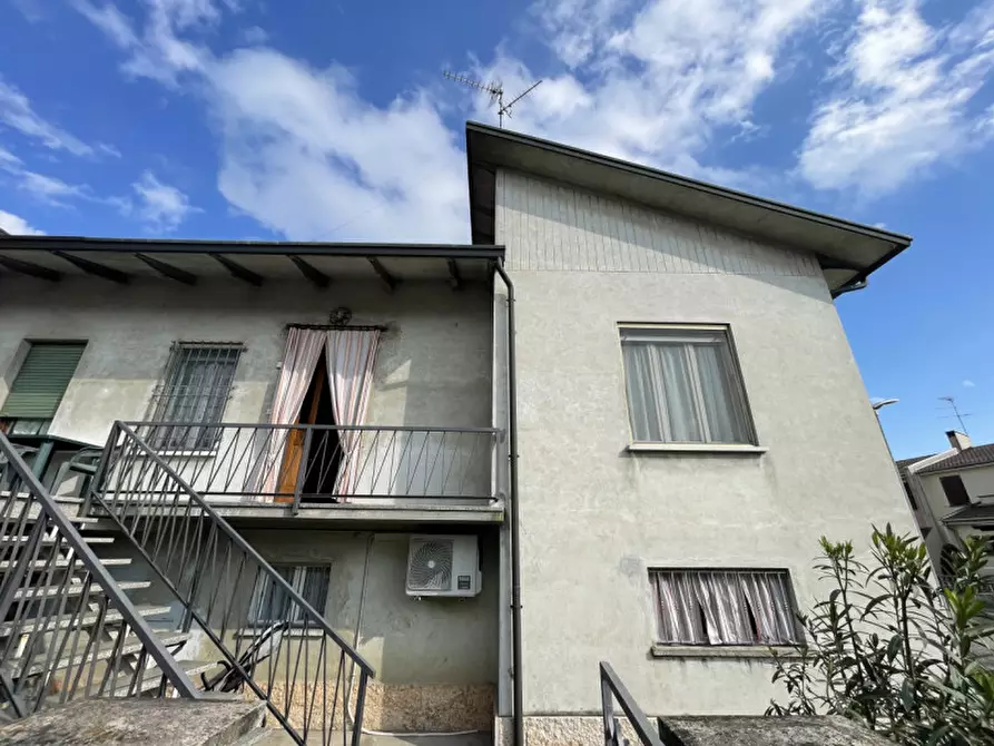 Immagine 1 di Casa bifamiliare in vendita  a Suzzara