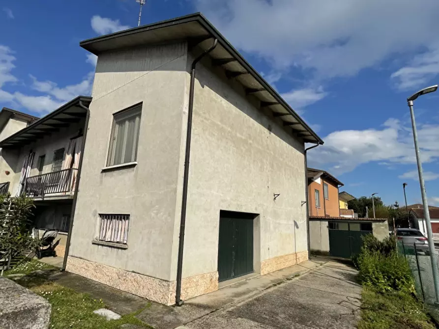 Immagine 2 di Casa bifamiliare in vendita  a Suzzara