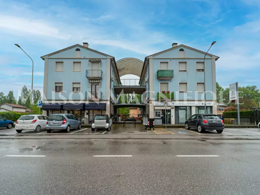 Immagine 15 di Appartamento in vendita  in Via Piazza Vittorio Veneto 121 a Mesola