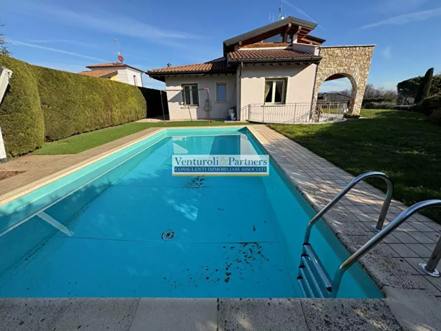 Immagine 2 di Villa in vendita  in Via Pieve Vecchia a Manerba Del Garda