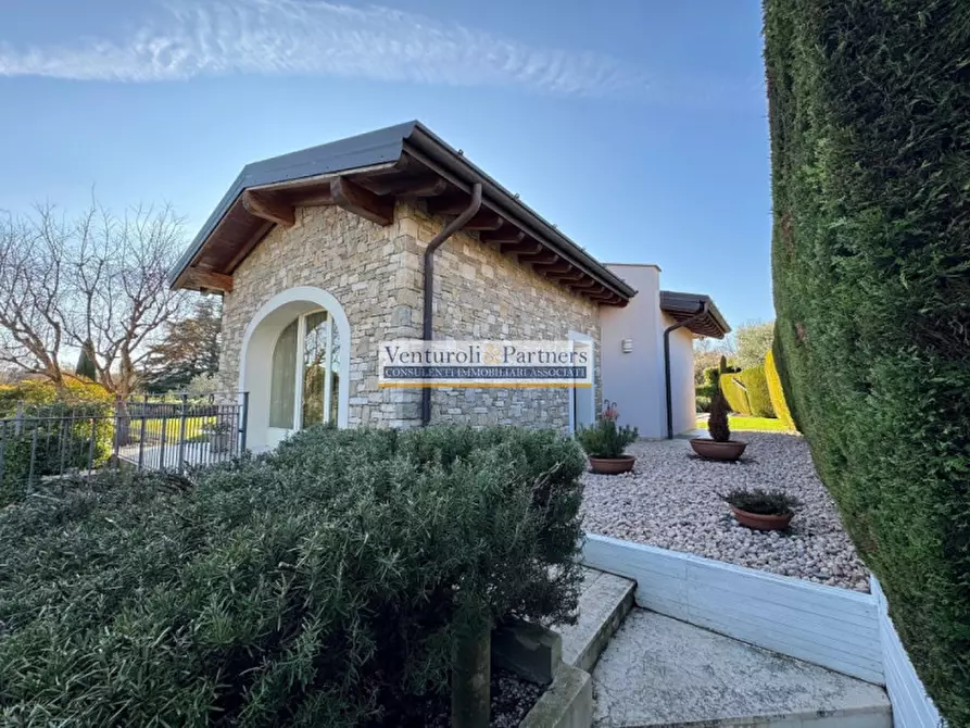 Immagine 3 di Villa in vendita  in Via Pieve Vecchia a Manerba Del Garda