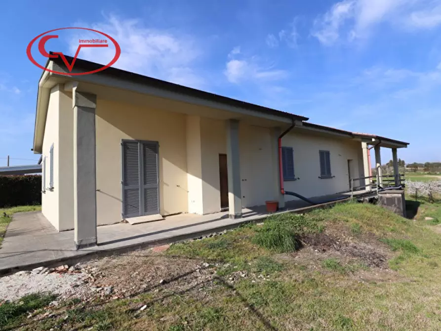 Immagine 1 di Villa in vendita  in periferia a Terranuova Bracciolini