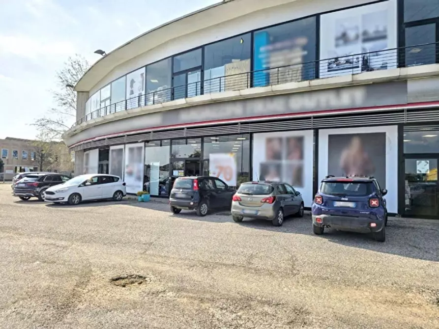 Immagine 3 di Negozio in vendita  in Via S. Travaglia, N. 1 a Monselice