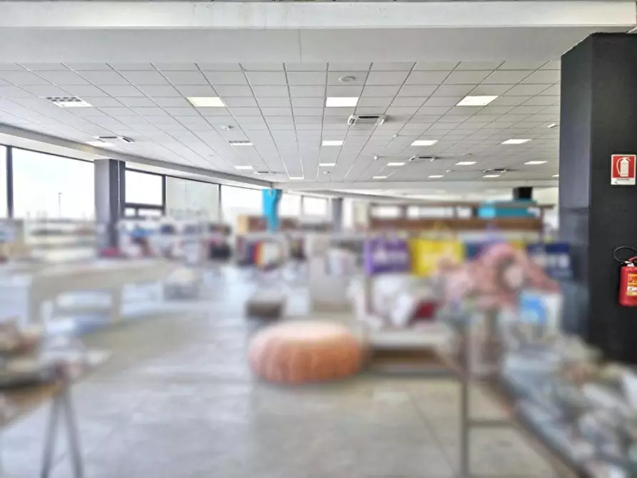 Immagine 6 di Negozio in vendita  in Via S. Travaglia, N. 1 a Monselice