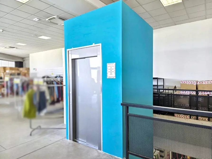 Immagine 9 di Negozio in vendita  in Via S. Travaglia, N. 1 a Monselice