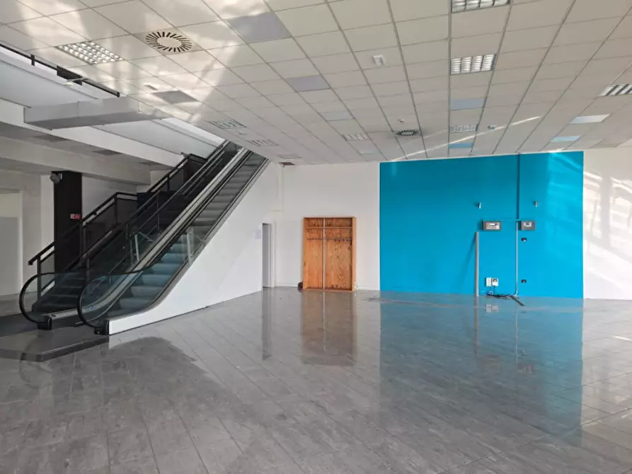 Immagine 4 di Negozio in vendita  in Via S. Travaglia, N. 1 a Monselice