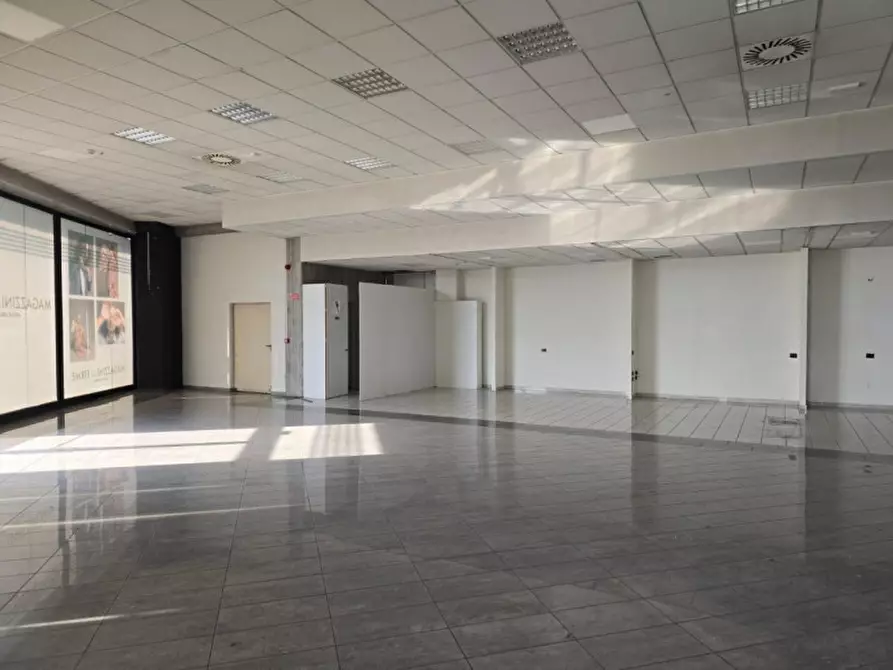 Immagine 5 di Negozio in vendita  in Via S. Travaglia, N. 1 a Monselice