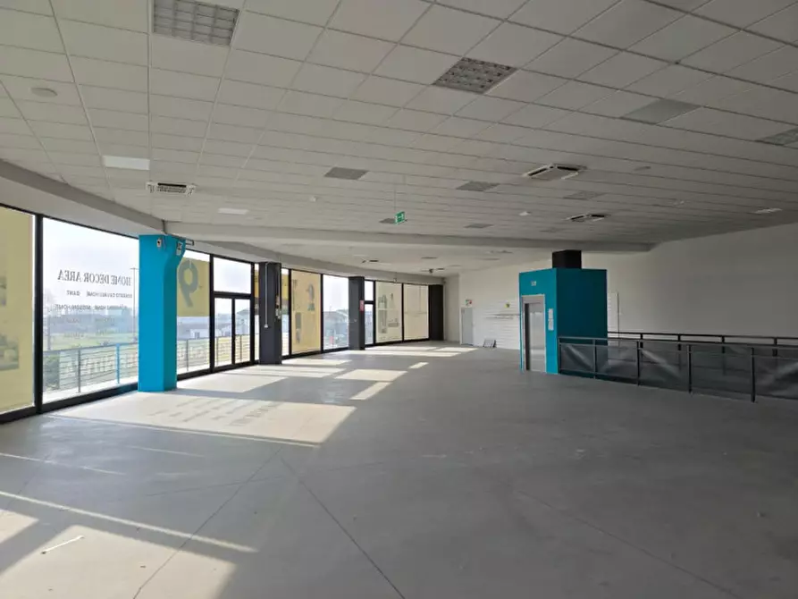 Immagine 10 di Negozio in vendita  in Via S. Travaglia, N. 1 a Monselice