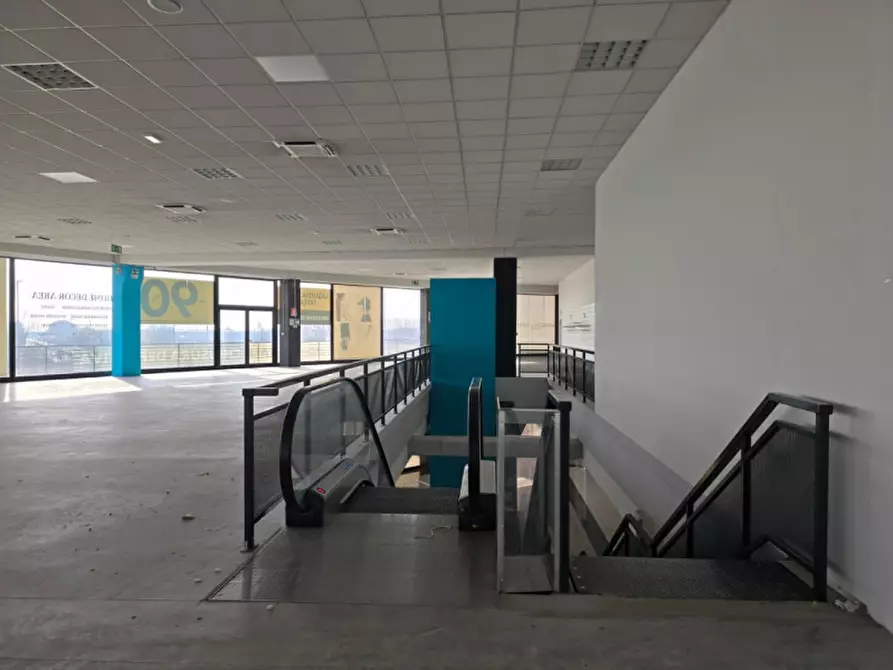 Immagine 11 di Negozio in vendita  in Via S. Travaglia, N. 1 a Monselice