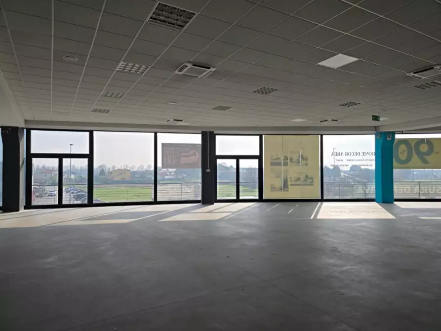 Immagine 12 di Negozio in vendita  in Via S. Travaglia, N. 1 a Monselice