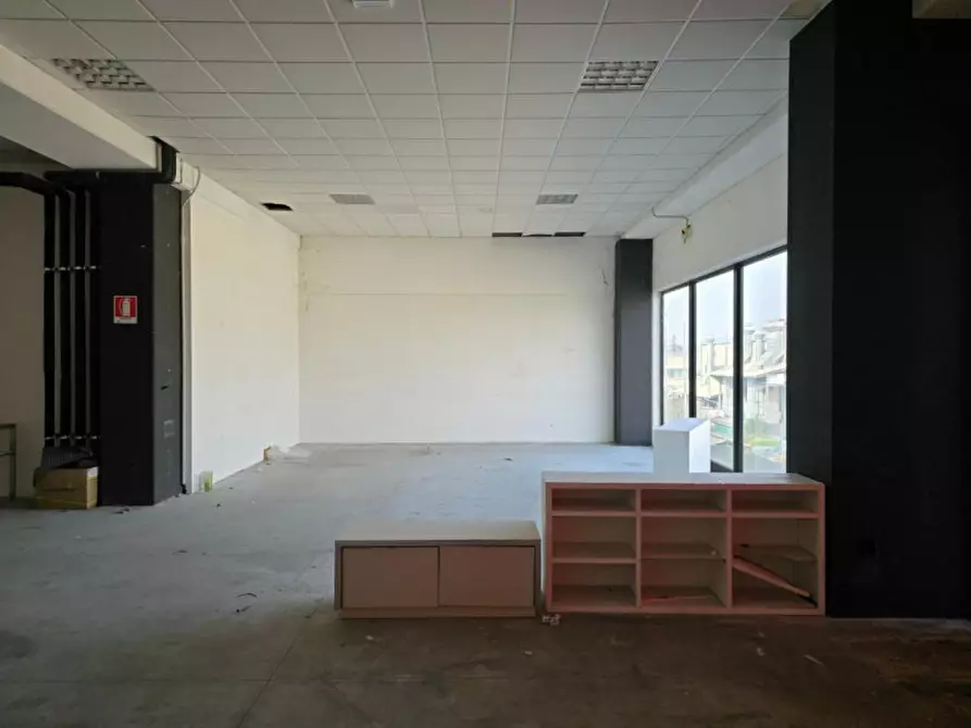 Immagine 15 di Negozio in vendita  in Via S. Travaglia, N. 1 a Monselice