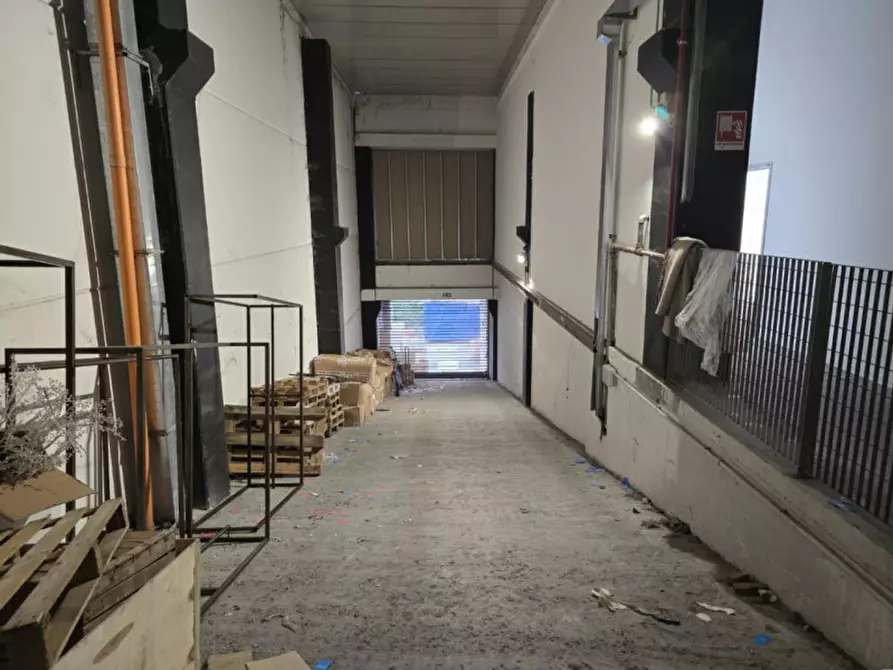 Immagine 17 di Negozio in vendita  in Via S. Travaglia, N. 1 a Monselice