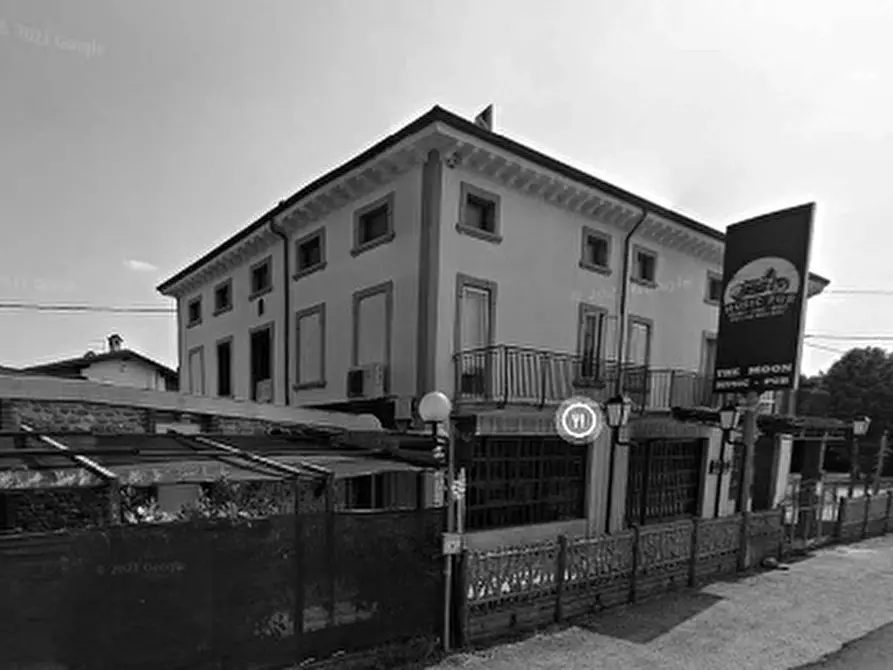 Immagine 2 di Palazzo in vendita  in VIA MADONNINA DI PRABIANO 11 a Villafranca Di Verona