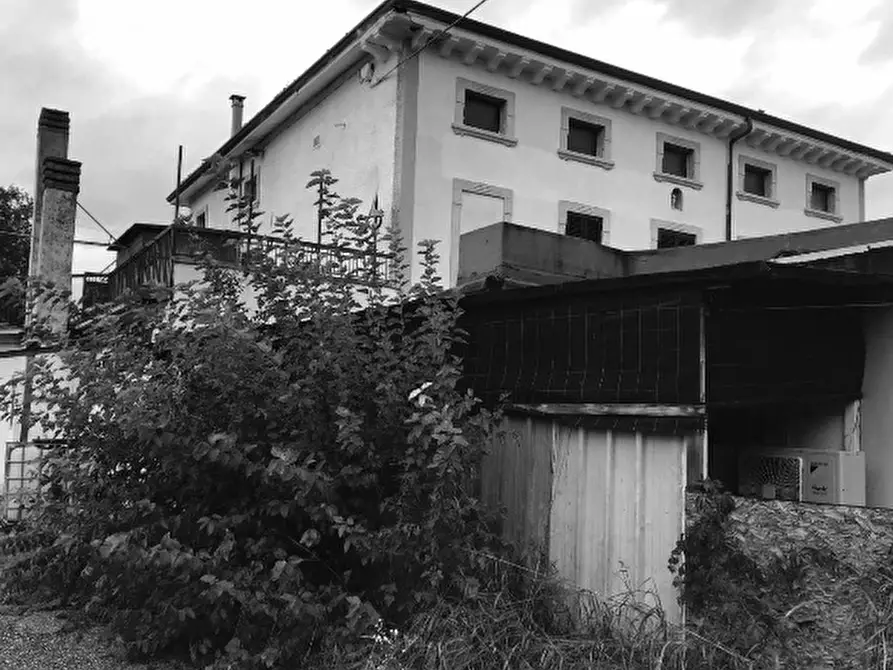 Immagine 3 di Palazzo in vendita  in VIA MADONNINA DI PRABIANO 11 a Villafranca Di Verona