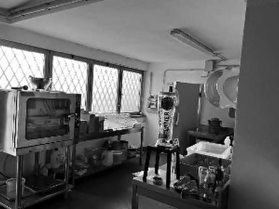 Immagine 5 di Palazzo in vendita  in VIA MADONNINA DI PRABIANO 11 a Villafranca Di Verona