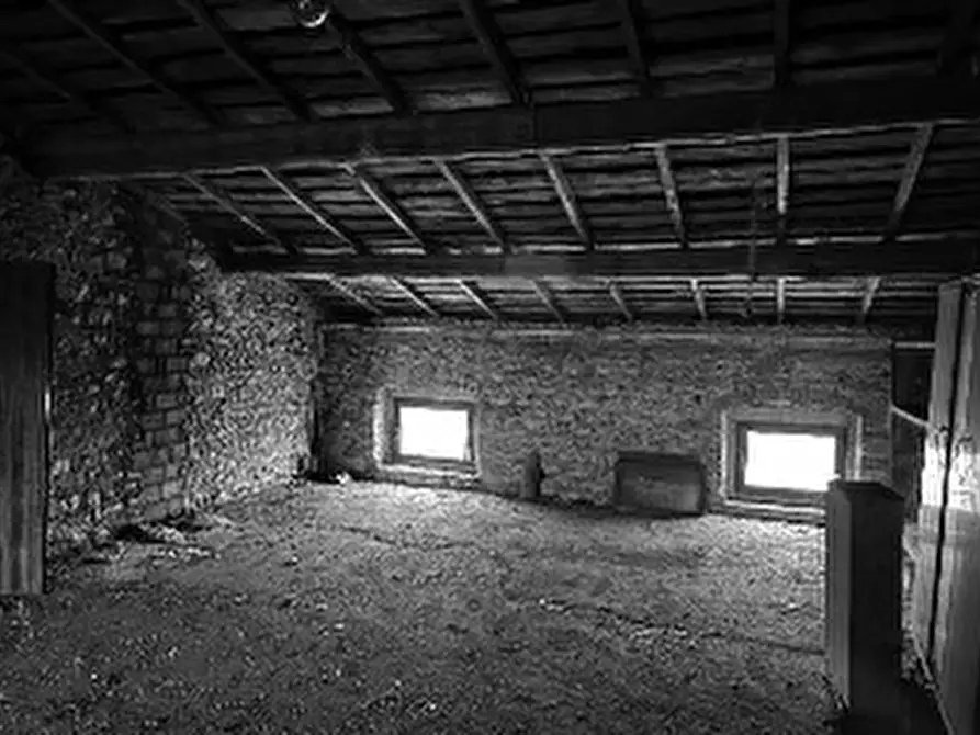 Immagine 20 di Palazzo in vendita  in VIA MADONNINA DI PRABIANO 11 a Villafranca Di Verona