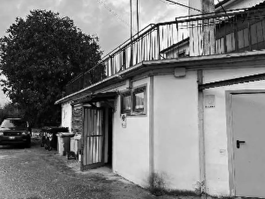 Immagine 26 di Palazzo in vendita  in VIA MADONNINA DI PRABIANO 11 a Villafranca Di Verona