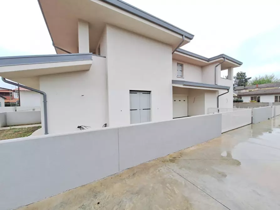 Immagine 2 di Casa trifamiliare in vendita  in Via Forni a Rovigo