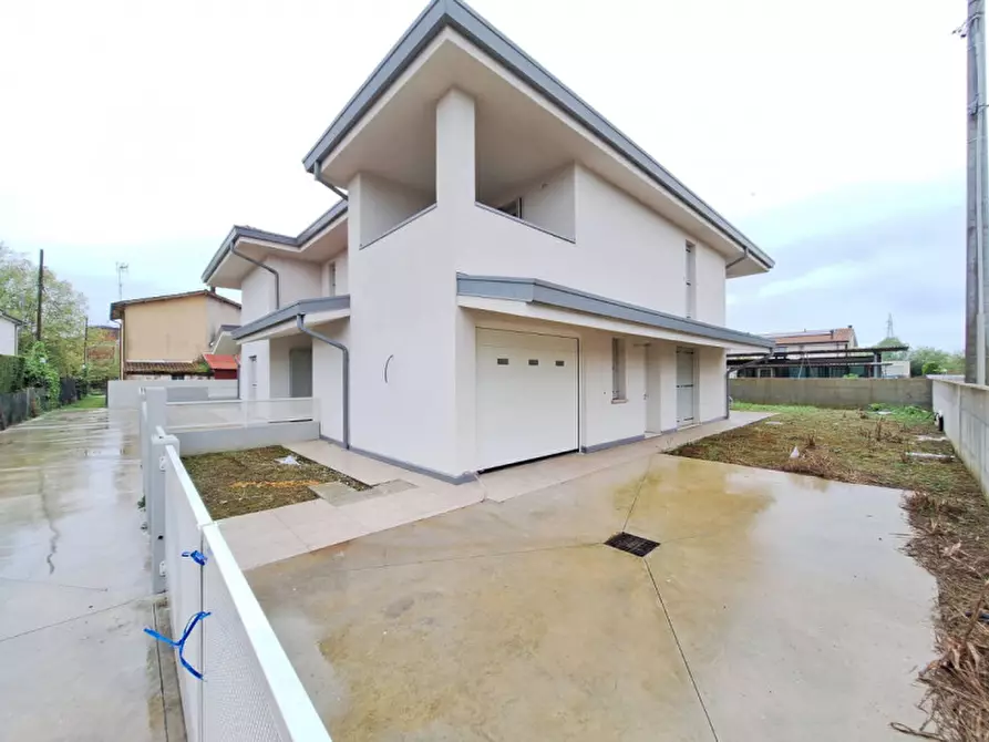 Immagine 3 di Casa trifamiliare in vendita  in Via Forni a Rovigo