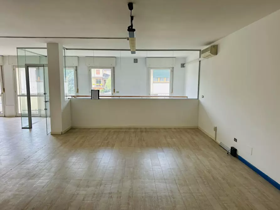 Immagine 4 di Negozio in affitto  in Viale della Repubblica, 14 a Sandrigo