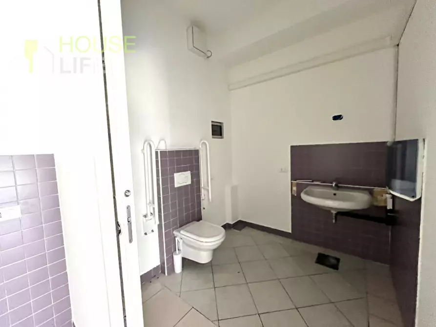 Immagine 3 di Negozio in affitto  in Viale della Repubblica, 14 a Sandrigo