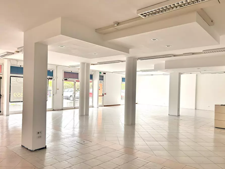 Immagine 4 di Negozio in affitto  in Viale della Repubblica, 14 a Sandrigo