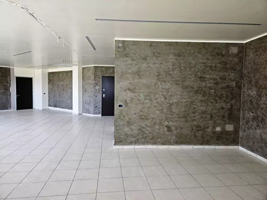 Immagine 10 di Ufficio in vendita  in via Norvegia 72 a Cascina